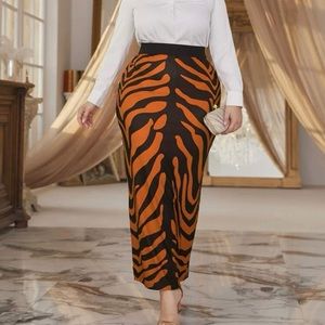 High Waist Back Slit Skirt